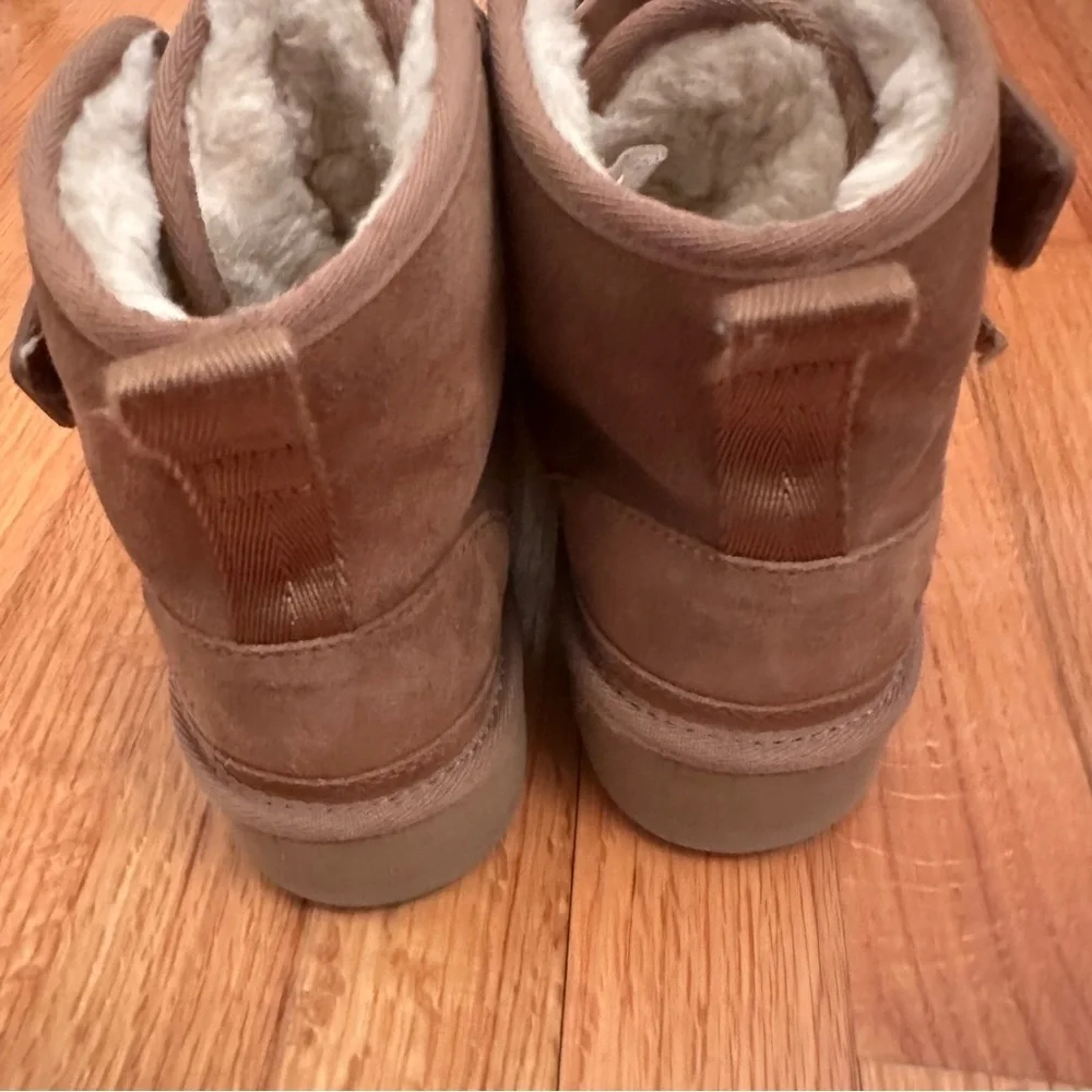 UGG ChestBut Suede boots Size 3